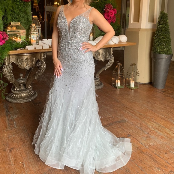 Jewel-Embellished Evening Gown with Ostrich Feathers - Picture 5 of 9